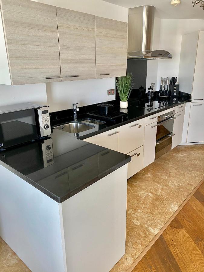 Ocean Village Lovely 2 Bedroom Apartment غيبرالتار المظهر الخارجي الصورة