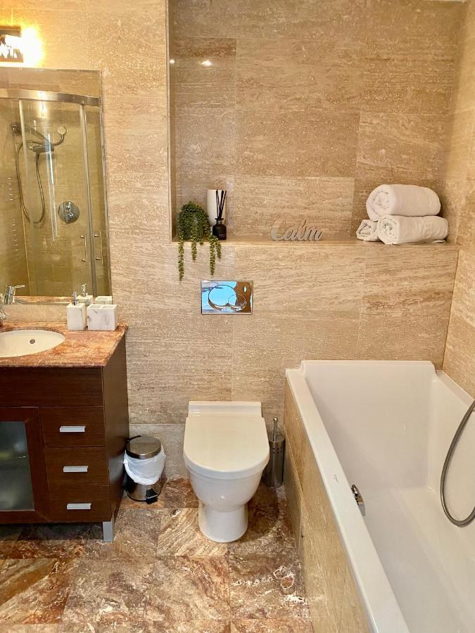 Ocean Village Lovely 2 Bedroom Apartment غيبرالتار المظهر الخارجي الصورة
